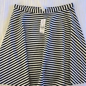 NY & Co. Size M Black and White Striped Skirt